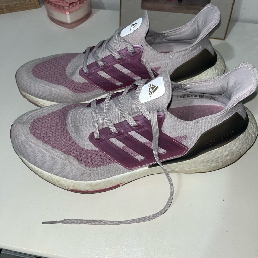 Women Adidas ULTRABOOST 21 Shoes Ice Purple/Cloud White/Rose SIZE 10